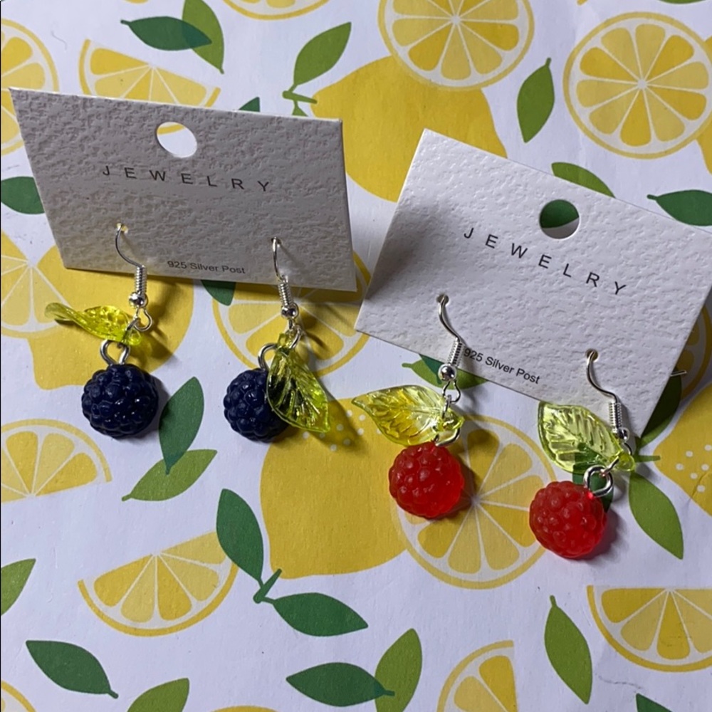 🍓NWT Blackberry Raspberry Fruit Leaf Earrings